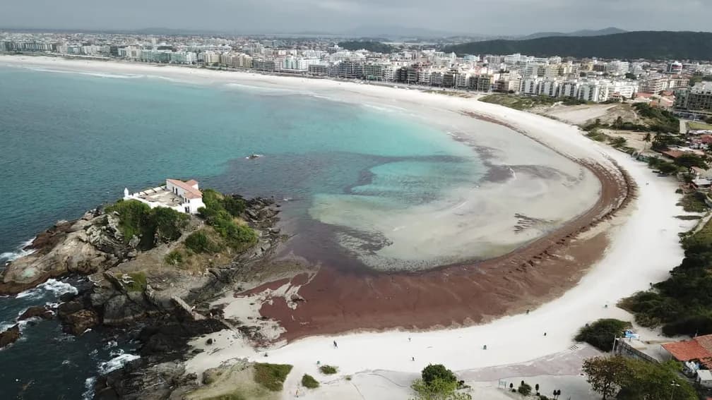 Ressaca de Carnaval 2026 Praia do Forte Cabo Frio (RJ)