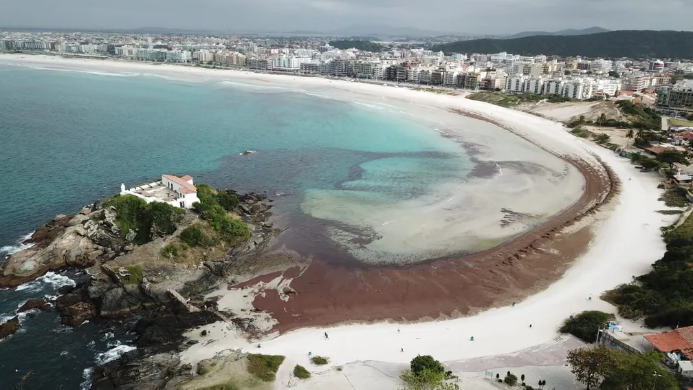 Ressaca de Carnaval 2026 Praia do Forte Cabo Frio (RJ)