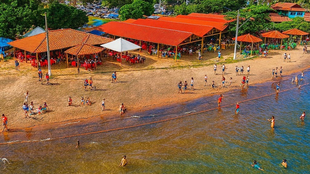 Minas tem Mar! Descubra a Prainha de Três Marias, o Paraíso de Águas Doces no Sertão